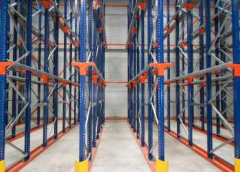 Compact pallet racking